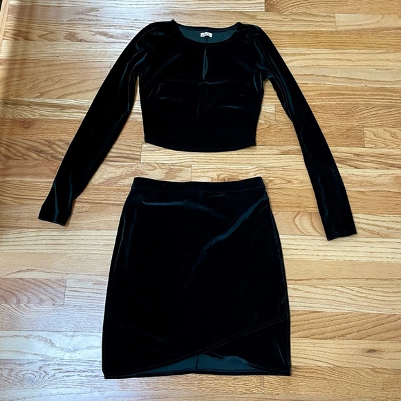 Hollister Velvet Crop Top and Mini Skirt Set - Picture 2 of 8